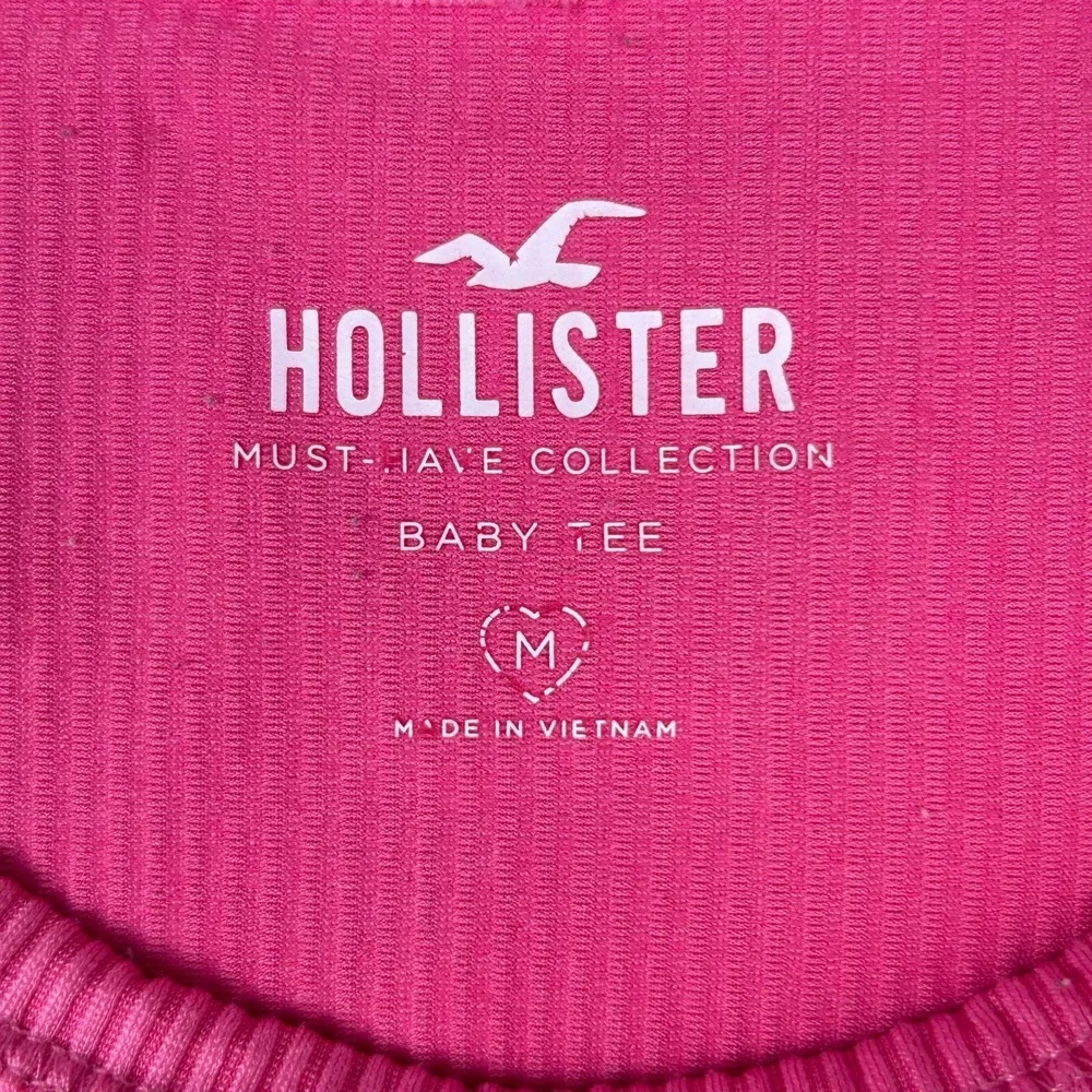Hollister Must Have Collection Baby‎ Tee Shirt Womens Medium Pink Round Neck